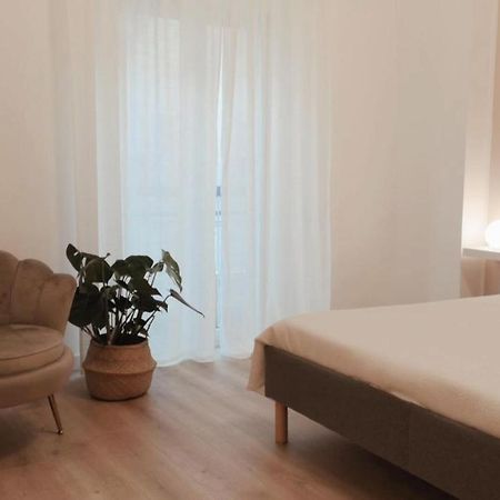 So Fine Petruzzelli Flat Apartment Bari Exterior foto