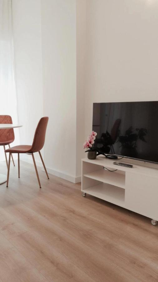 So Fine Petruzzelli Flat Apartment Bari Exterior foto